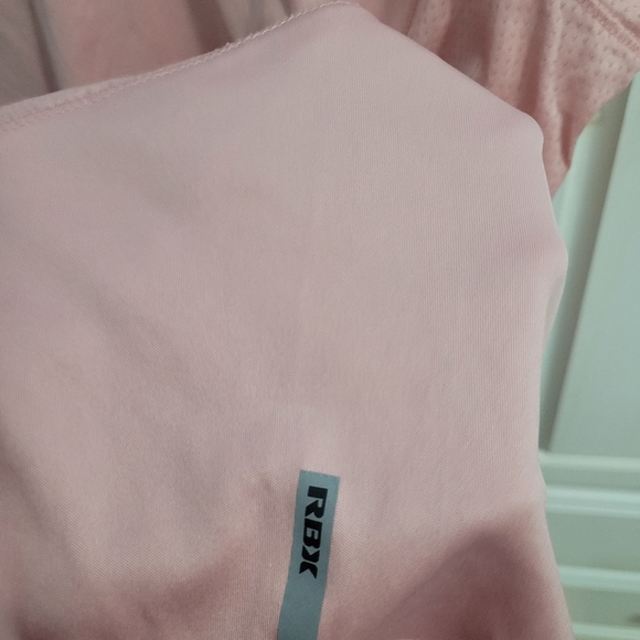 Workout top - Picture 4 of 4